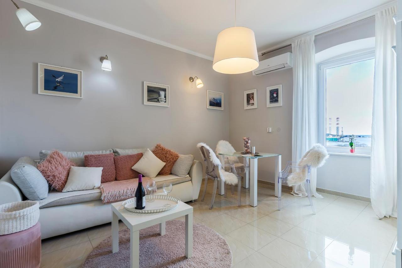 Captain Emo City Apartments Pula Exterior photo