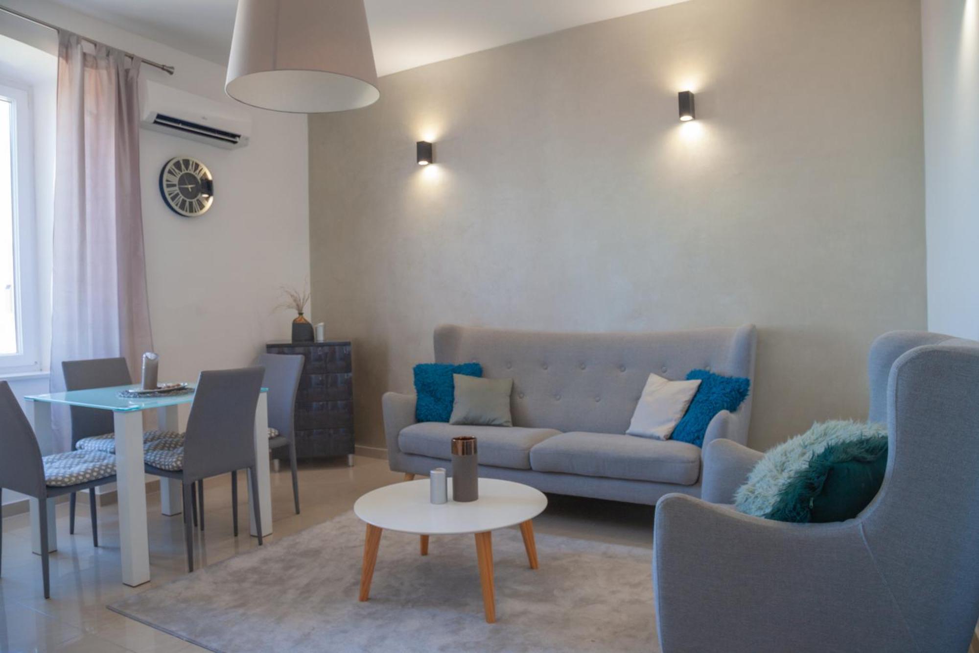 Captain Emo City Apartments Pula Exterior photo