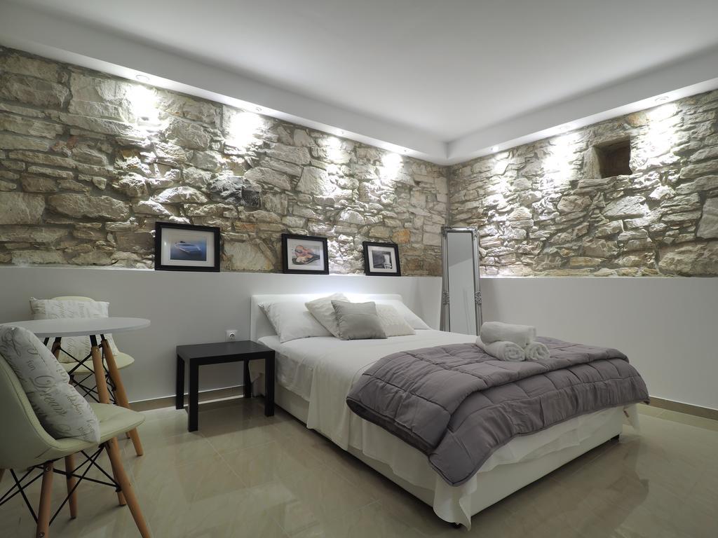 Captain Emo City Apartments Pula Exterior photo