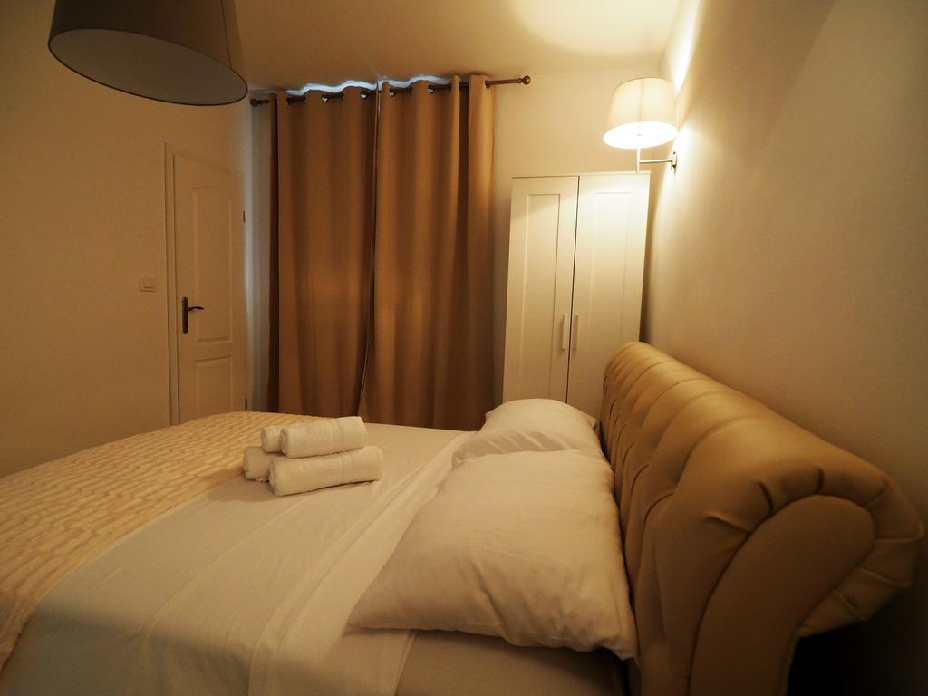 Captain Emo City Apartments Pula Exterior photo