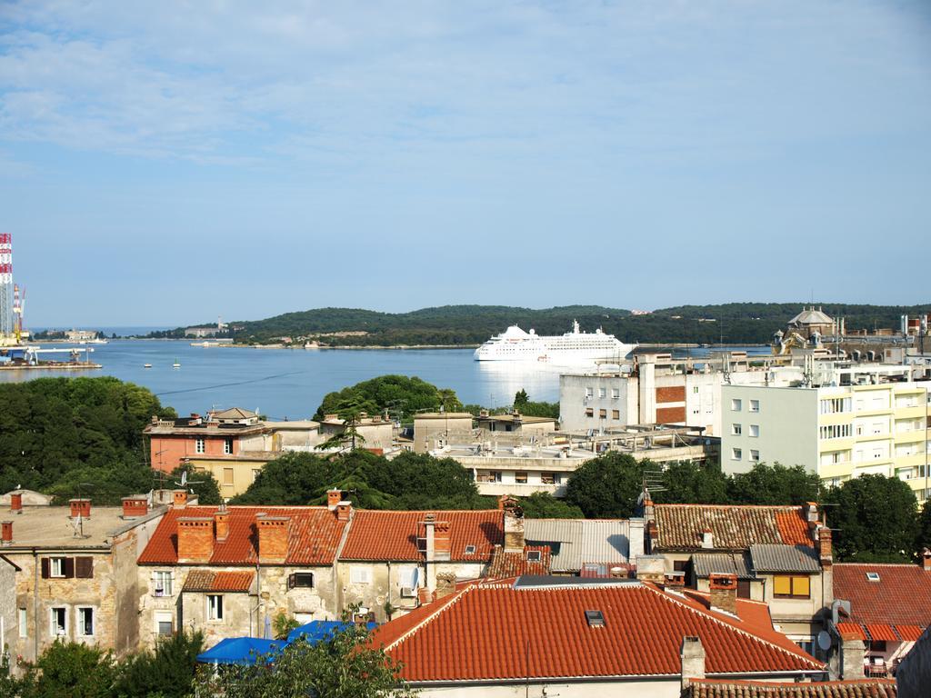 Captain Emo City Apartments Pula Exterior photo