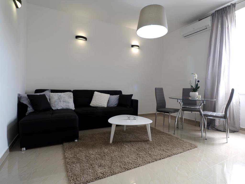 Captain Emo City Apartments Pula Exterior photo