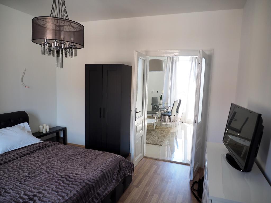 Captain Emo City Apartments Pula Exterior photo