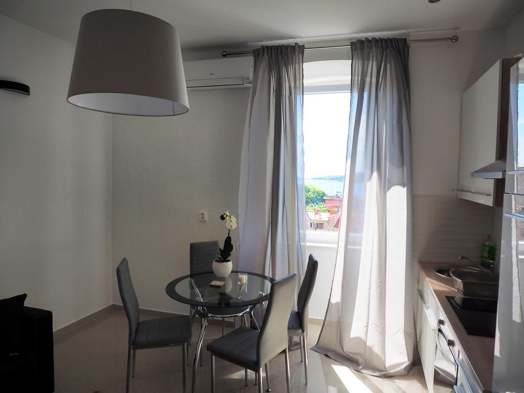 Captain Emo City Apartments Pula Exterior photo