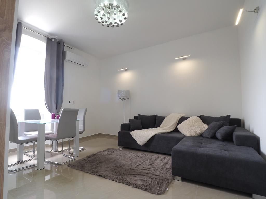 Captain Emo City Apartments Pula Exterior photo