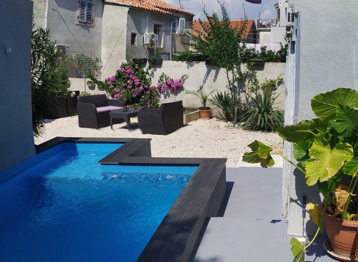 Captain Emo City Apartments Pula Exterior photo
